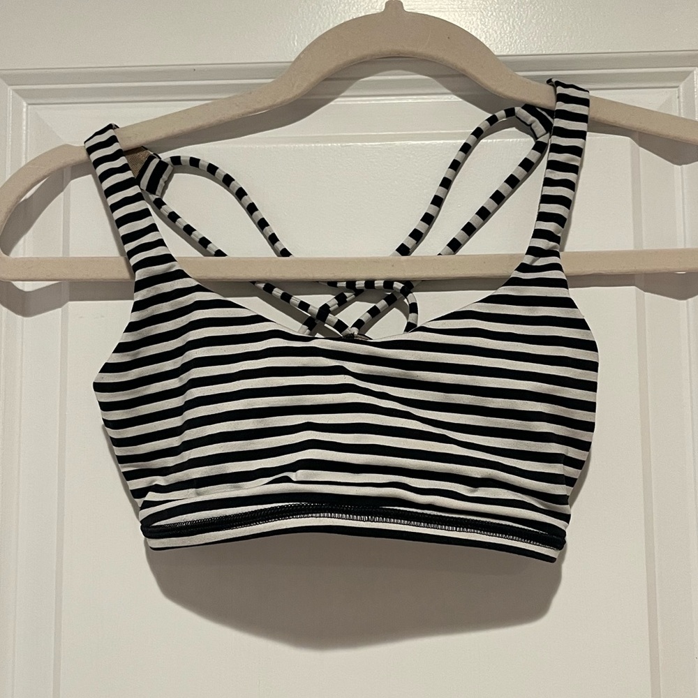 Lululemon sports bra size 2/4